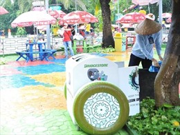 Bridgestone Việt Nam trao tặng thùng rác thông minh